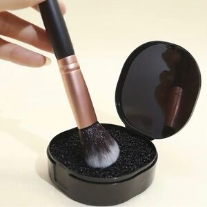 🧦 Makeup Brush Cleaner